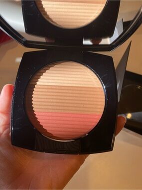 CHANEL Les Beiges Healthy Glow Sun-Kissed Powder in Light Coral